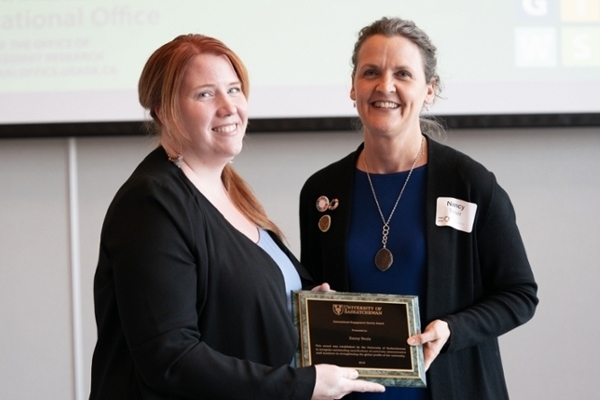 Photo (l-r): Emmy Neuls, Manager, Graduate Programs (Distance) GENI and Online MPA, Johnson Shoyama Graduate School of Public Policy; Nancy Turner, Director, Teaching and Learning Enhancement, University of Saskatchewan. Photo credit: Mark Ferguson.