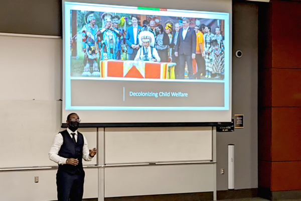 Kwaku Ayisi presents his thesis Decolonizing Child Welfare at the U of R’s Three Minute Thesis competition. UAC.